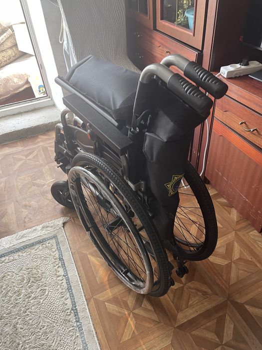 Продам инвалидную коляску