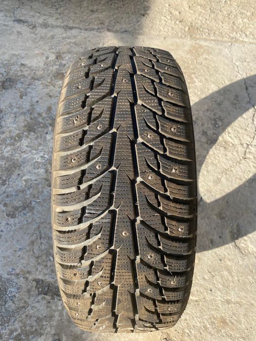Продается комплект зимний шины шипами
