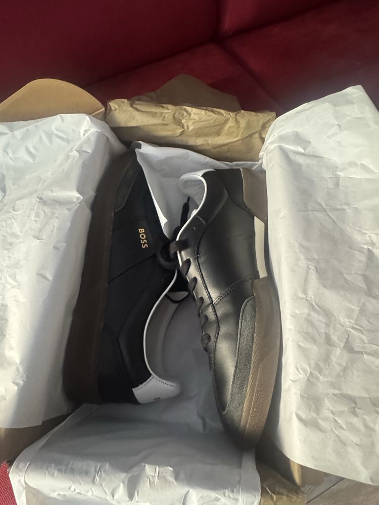 Adidasi Boss noi