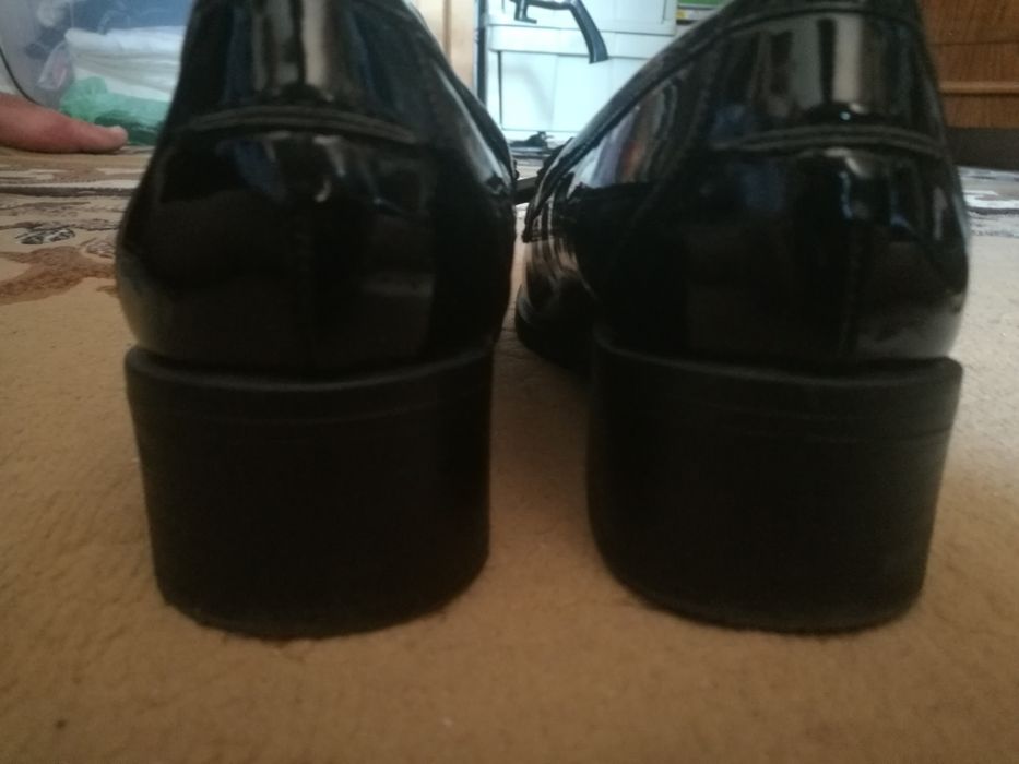 Vand pantofi lac H&M