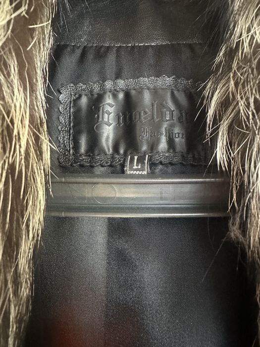 Кожено палто с кьс косьм и богата яка от сребьрна лисица