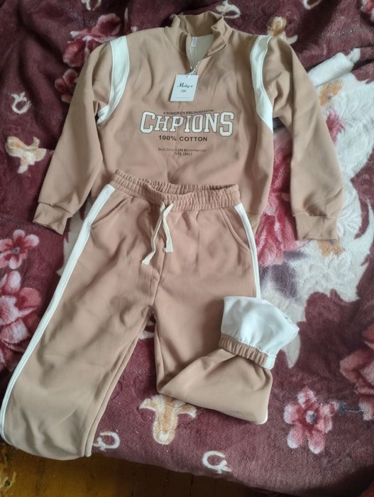 Продам спортивный костюм