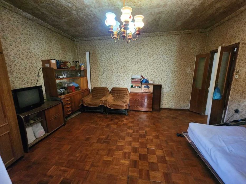 Срочно продаётся 4 комнатная квартира в 4 квартале СУПЕР локация