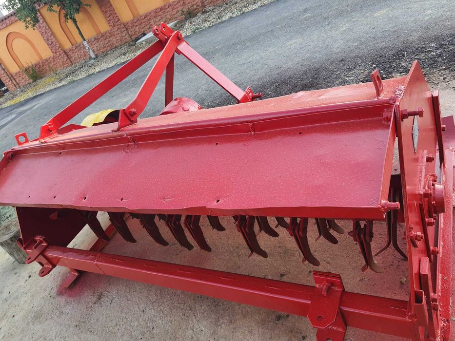 Vând Plug reversibil și tocator resturi vegetale