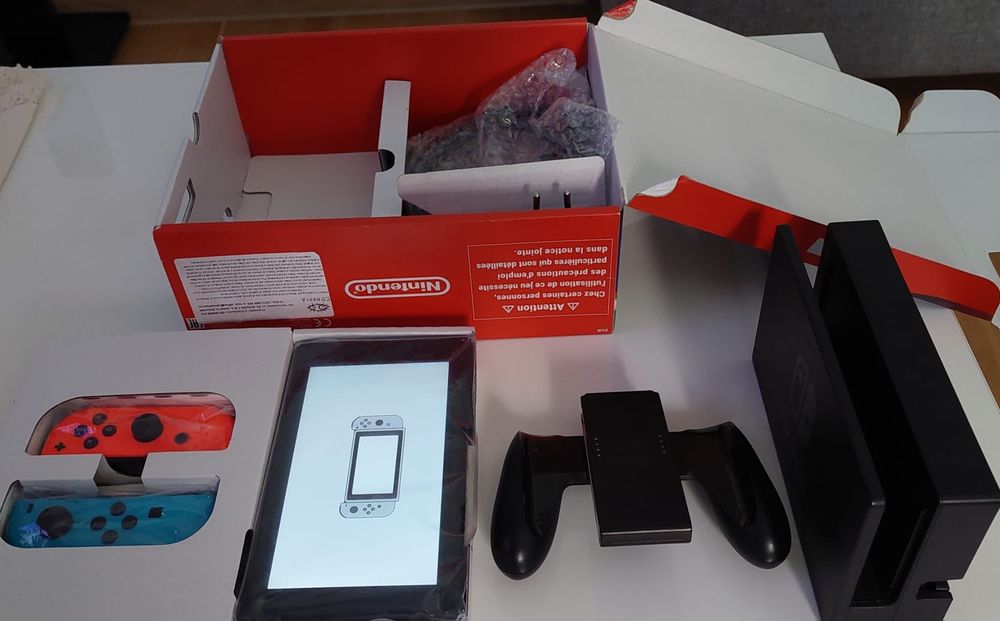 Vând Consolă Nintendo Switch