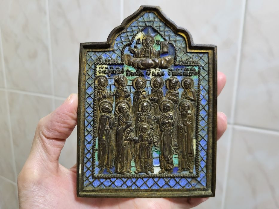 Антикварная икона. Литьё. Бронза. 4 цвета эмали. 12 святых. 19 век.