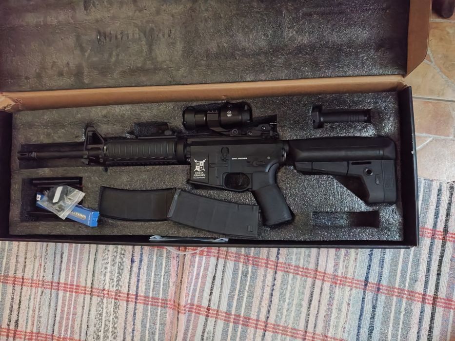 Arme Airsoft cu toate accesoriile