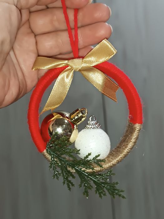 Ръчно изработена коледна декорация