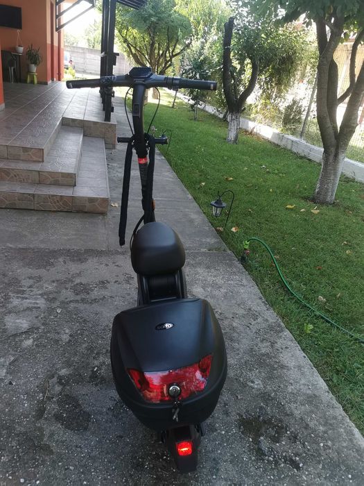 Vând trotineta electrica Segway ZT3 Pro