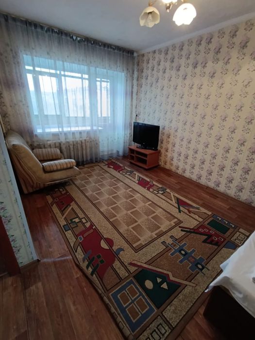 Отдам за 5000 тенге за ВСЕ !!кровать , кресло и ковер