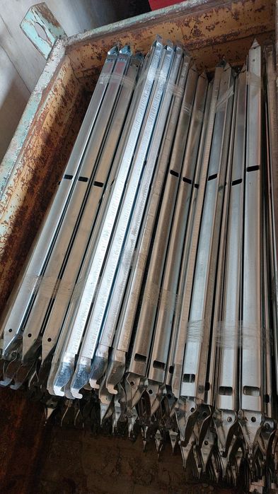 Vindem montanți,pene,distanțiere,popi metalici. Cofraje doka lana