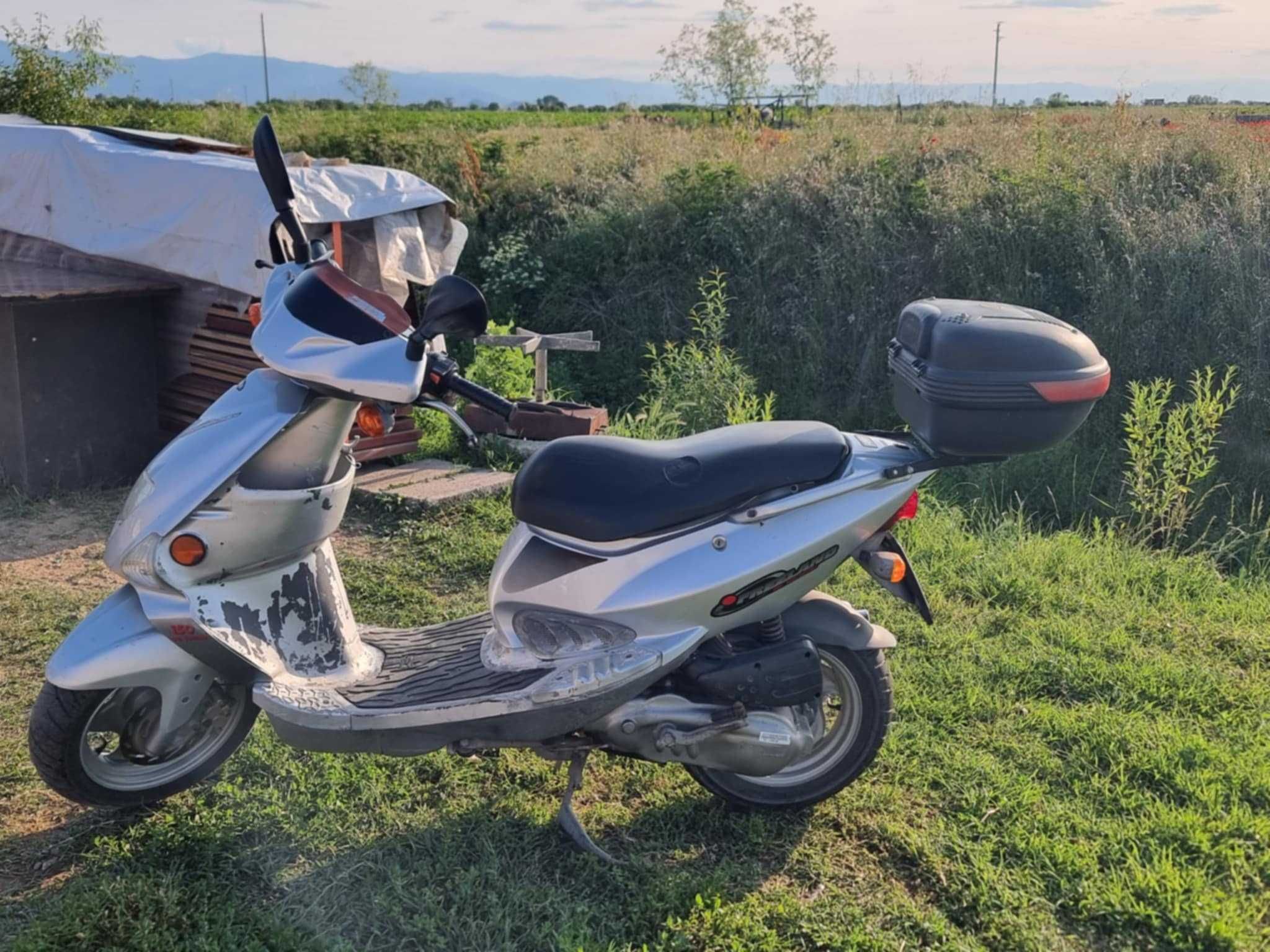 Продавам мотоциклет Carelli