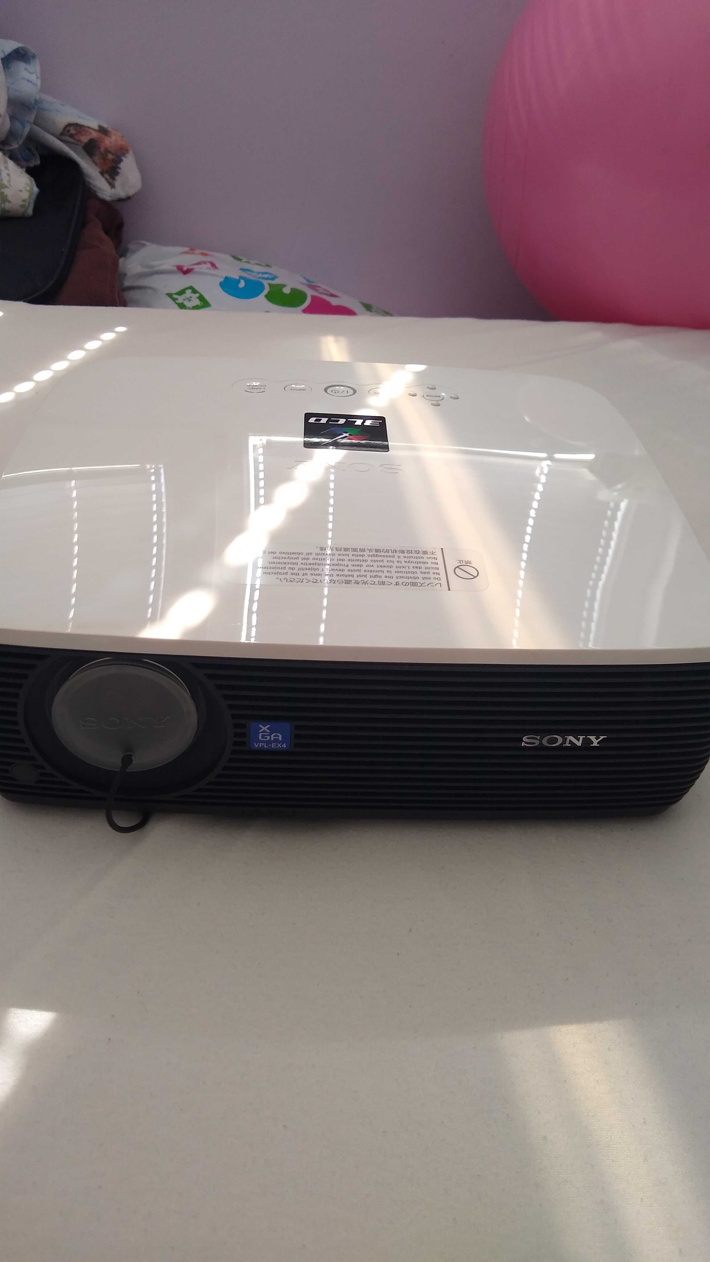 Проектор Sony 3LCD почти не използван работи като нов!