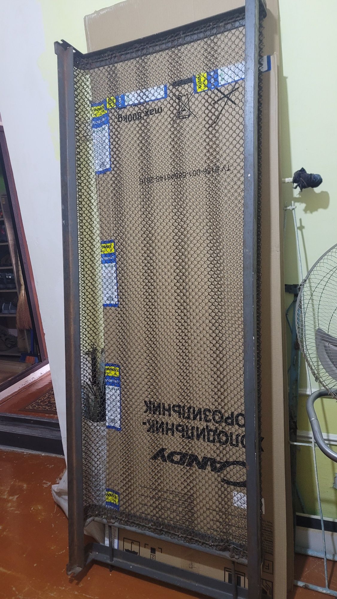 Продается односпальная железная кровать ссср.цена 400 тыс. Сум.