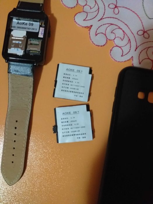 Ceas cu loc de cartelă și card de memorie