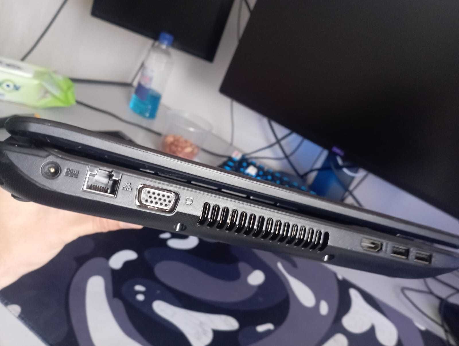 Laptop Asus x73b, monitor de 17,3''.