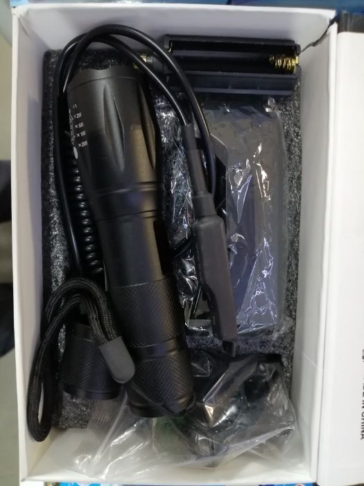 Мощен LED Фенер за Оръжие Лед Прожектор за Пушка и лов 800м