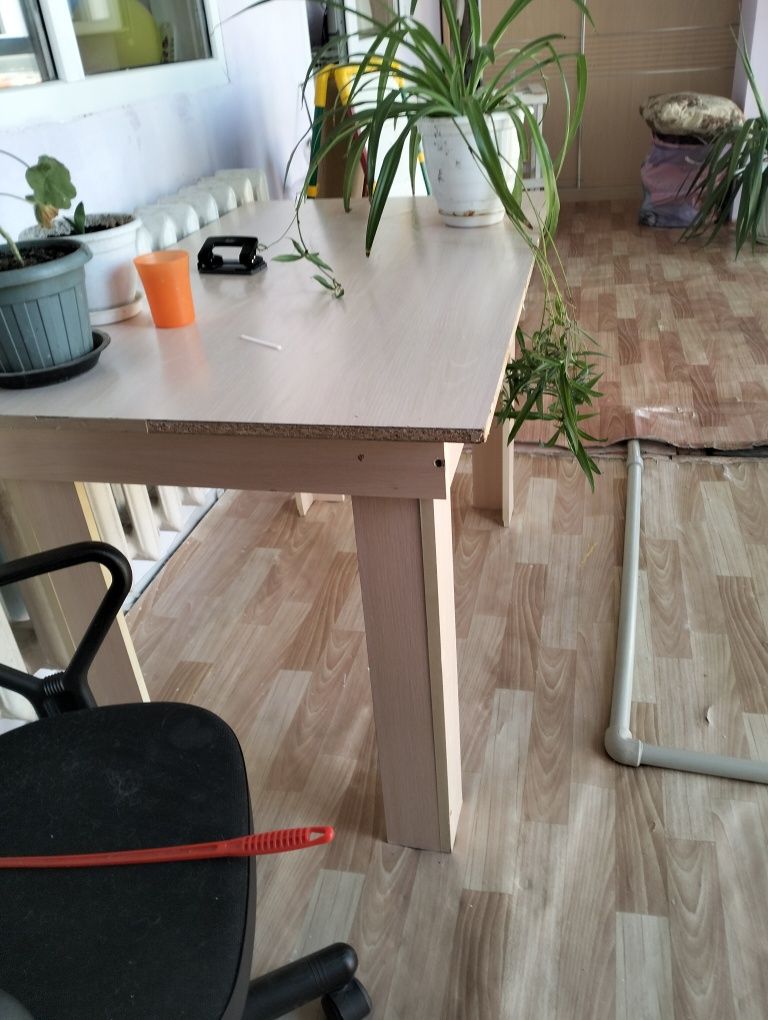 Стол кухонный  в хорош