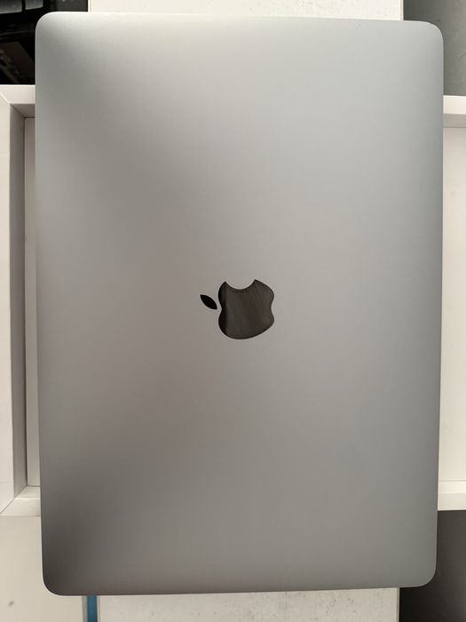 Macbook Pro 2020/i5/16/256/full box