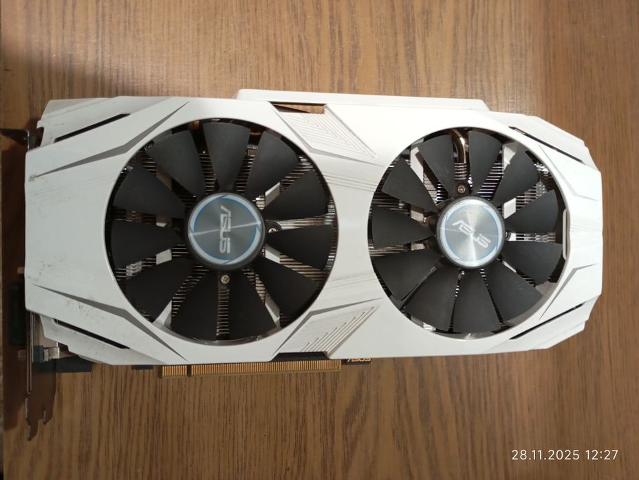 Продам видекарту  Asus 1070gtx .8 g