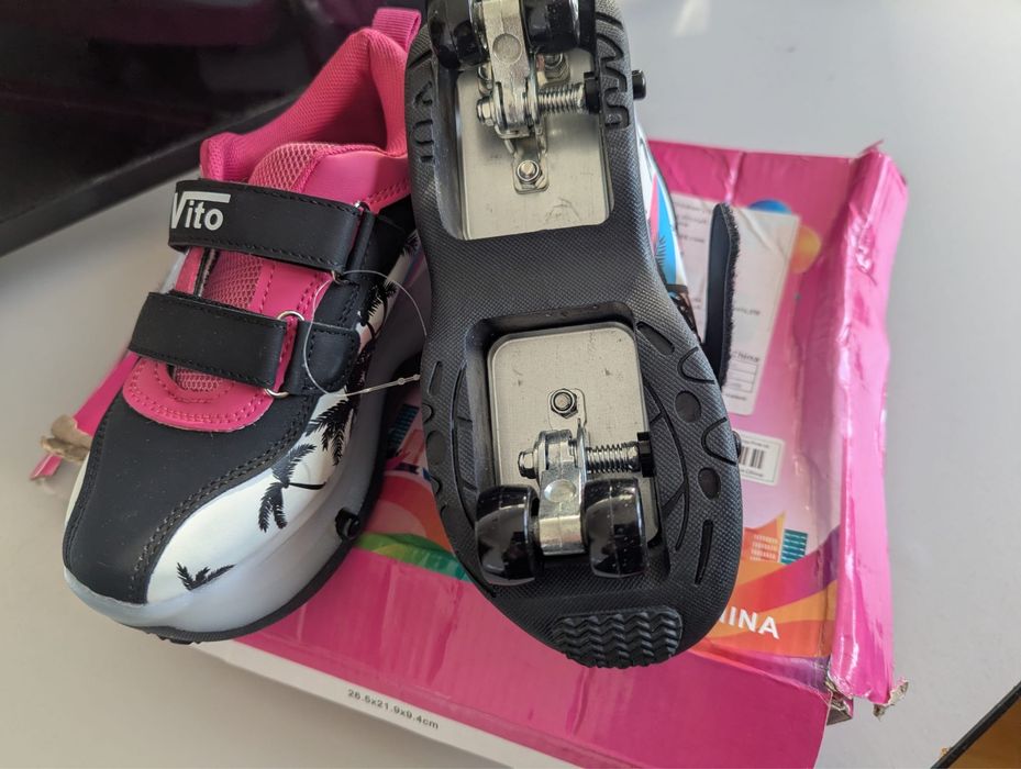 Adidasi cu role pentru fete