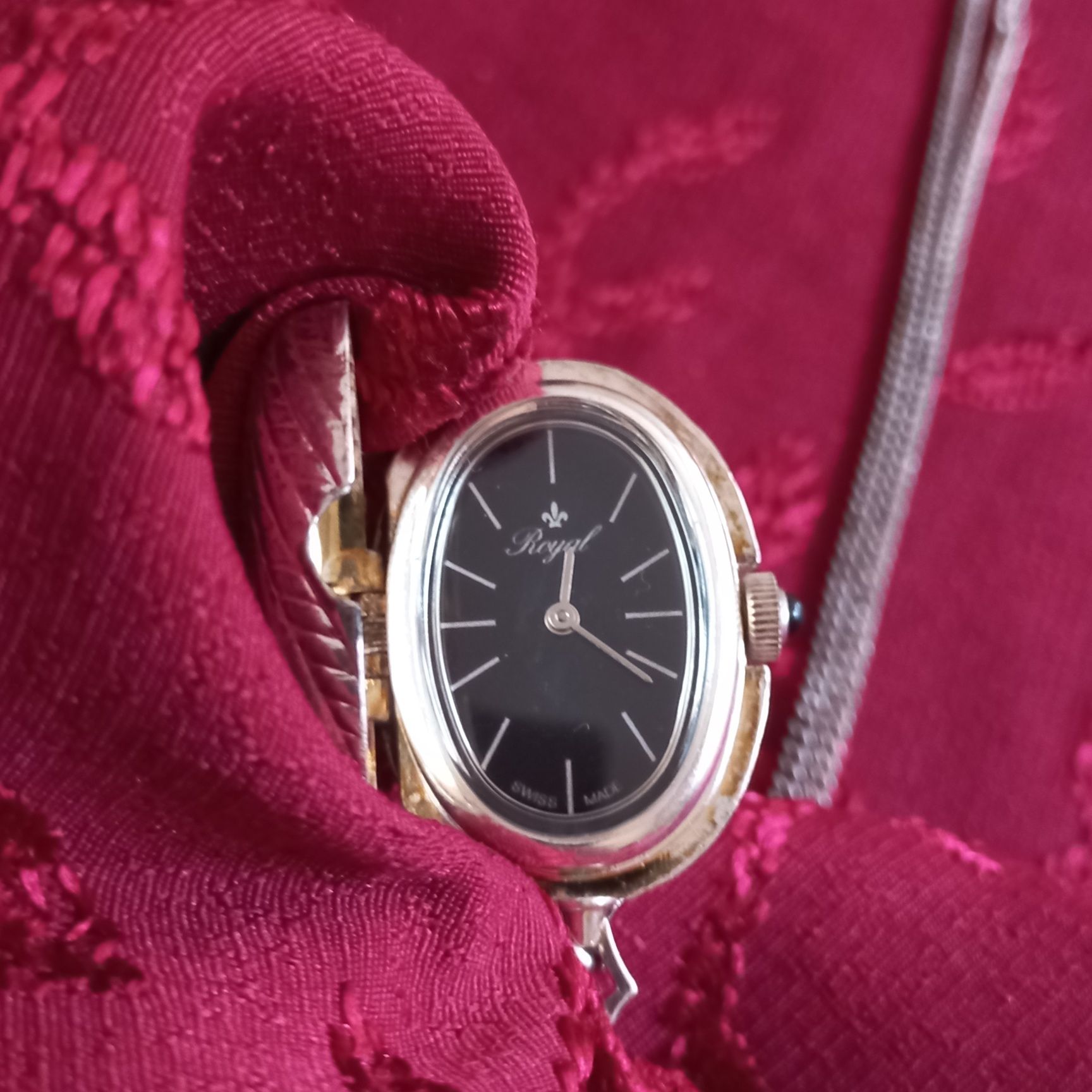 Дамски часовници колиета-Royal swiss made