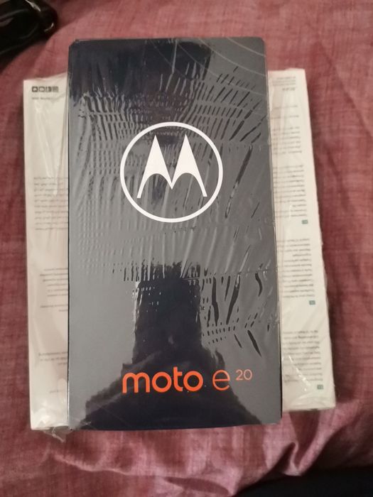 Motorola e 20 чисто нов телефон