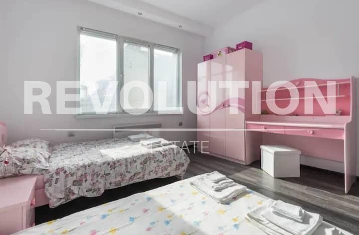 Дава се под наем Тристаен апартамент в Варна, Център - 110 кв.м за 1000 € - Снимка #3