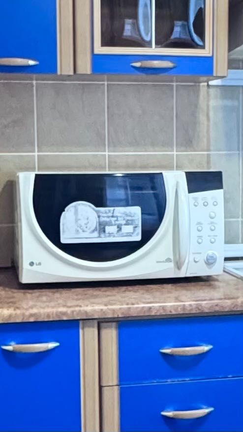 Продам микроволновую печь LG,б/у