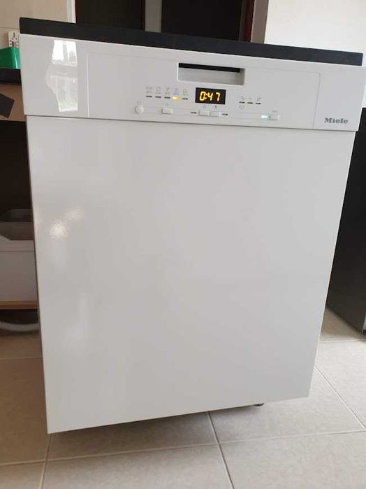 Съдомиялна Miele G5000 Active - 14 Комплекта - Частично Вграждане