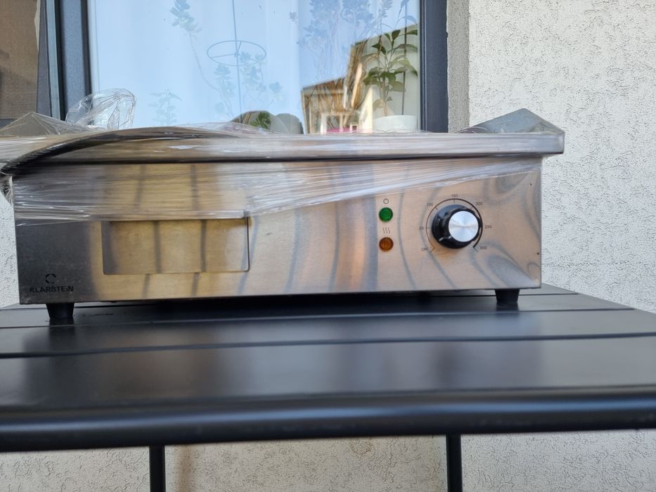 Gratar electric din fonta si otel inoxidabil + masa metalica