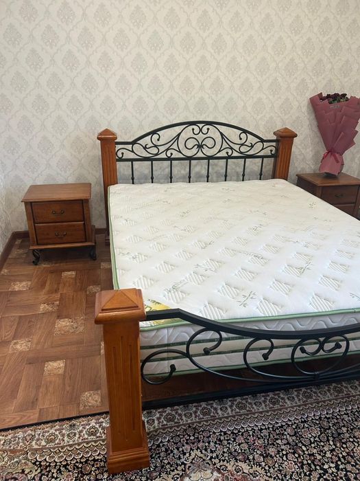 Продам кровать с 2 тумбами