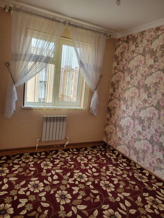 Mindonobod MFY 3 xonali kvartira sotiladi mashina bozor oldida