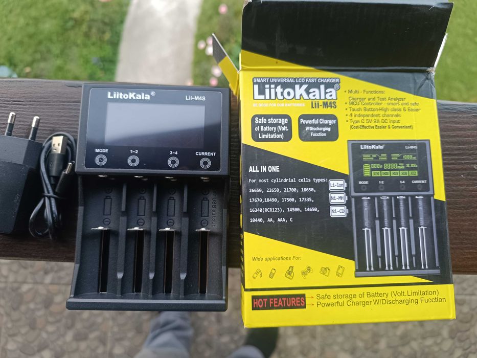 Încărcător universal LiitoKala. Lii-M4s