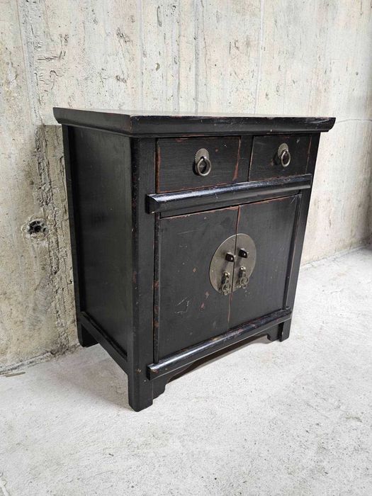 Оргинално Китайско шкафче