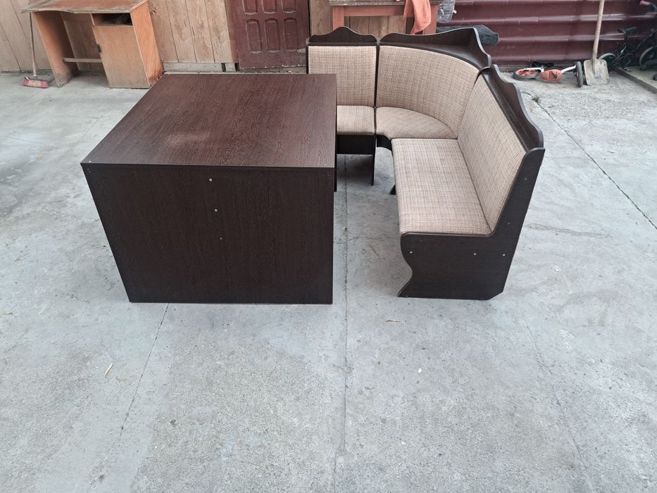 Vand coltar de bucătărie si masa in stare foarte bună