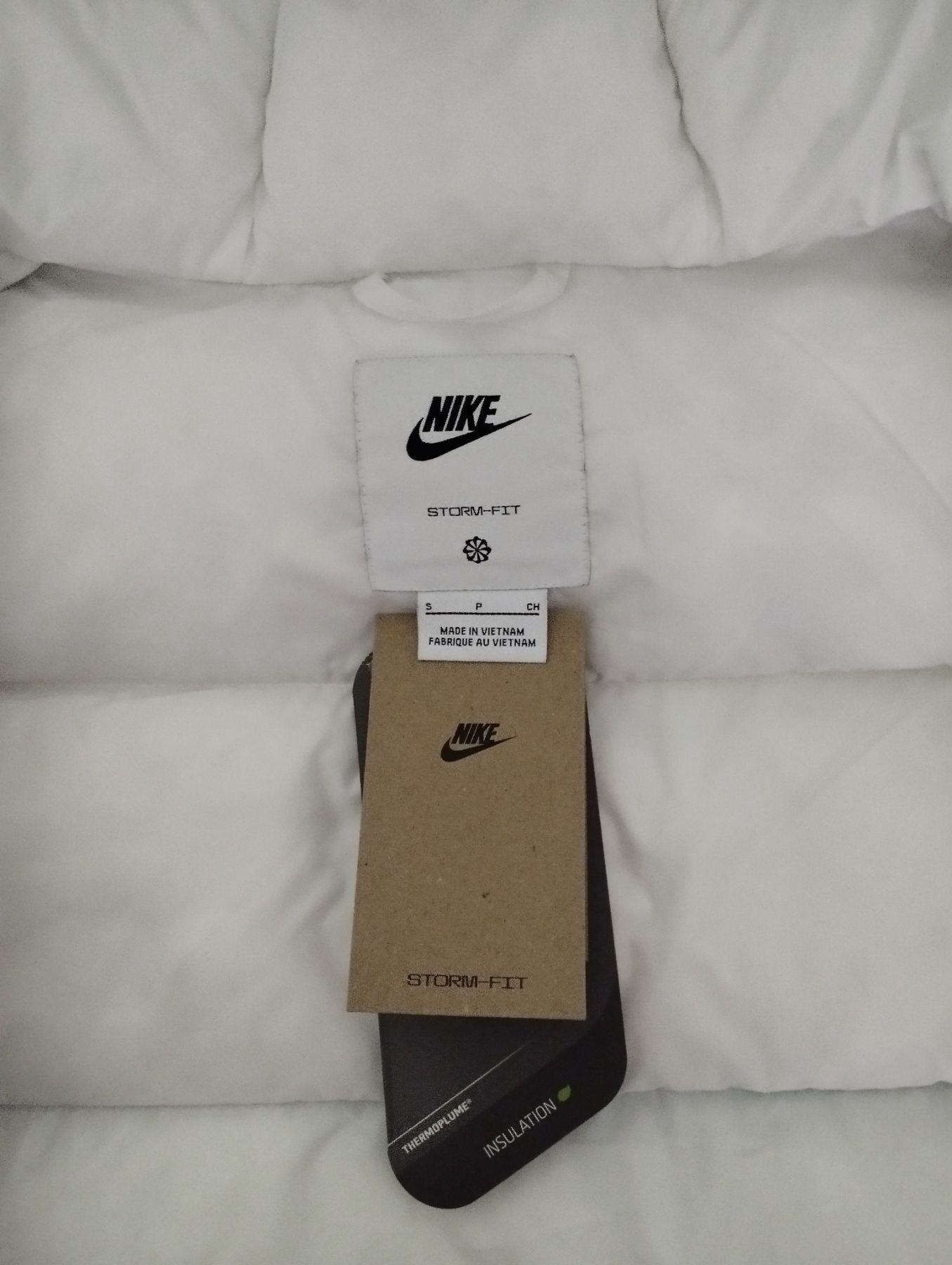 Nike Storm-Fit яке Ново
• Чисто ново
• Оригинално
• С етикети
• Закуп