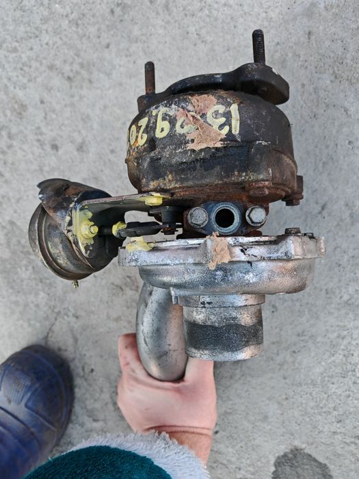 Vând turbo Opel vivaro 2.5