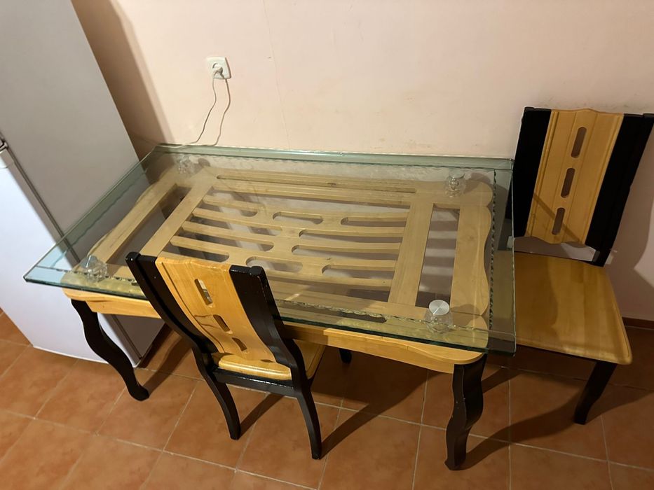 Стол со стульями