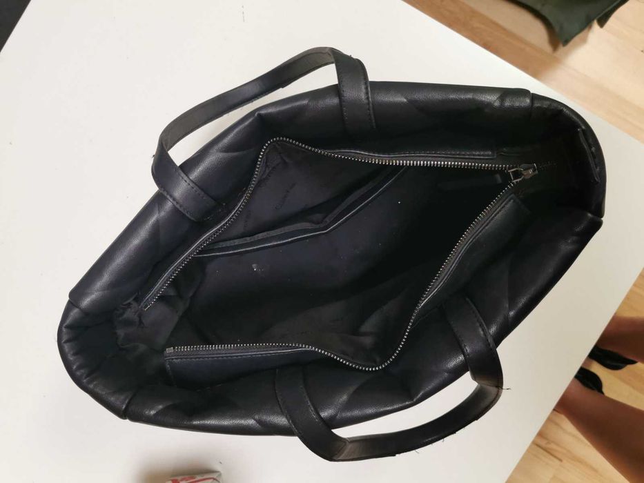 Чанта Calvin Klein CK, черна, събира лист А4