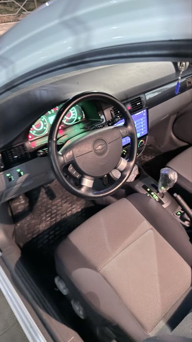 Chevrole Gentra sotiladi. Holati ideal oq rang bez lyuk. ishga uyga ay