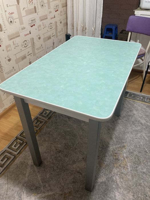 Продам кухонный стол. В хорошем состоянии