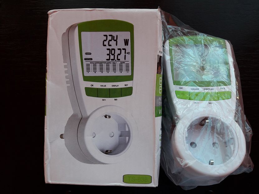 Priza cu LCD pentru masurarea consumului diferitelor aparate din casa