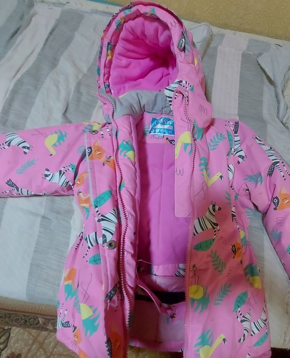 Продам зимную куртку для девочки