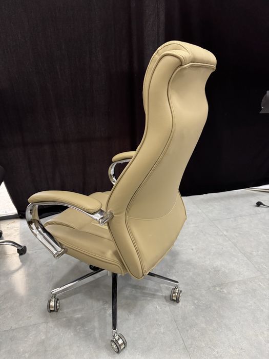 Продается офисное кожанное кресло в идеальном состоянии