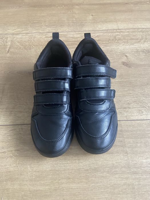 Vand adidasi de la adidas