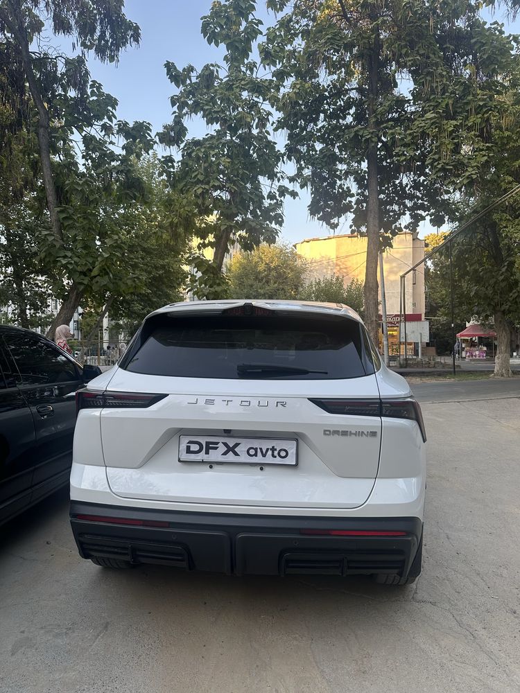 Jetour dashing oq tozza narxi  19000$