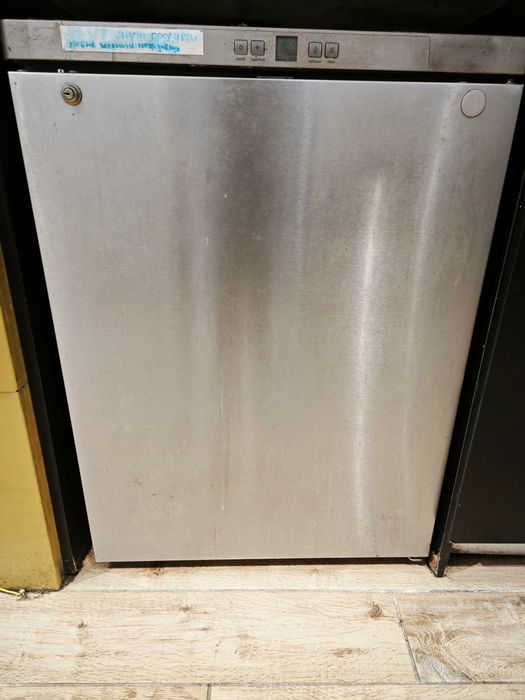 Професионални хладилници и хладилни маси на половин цена