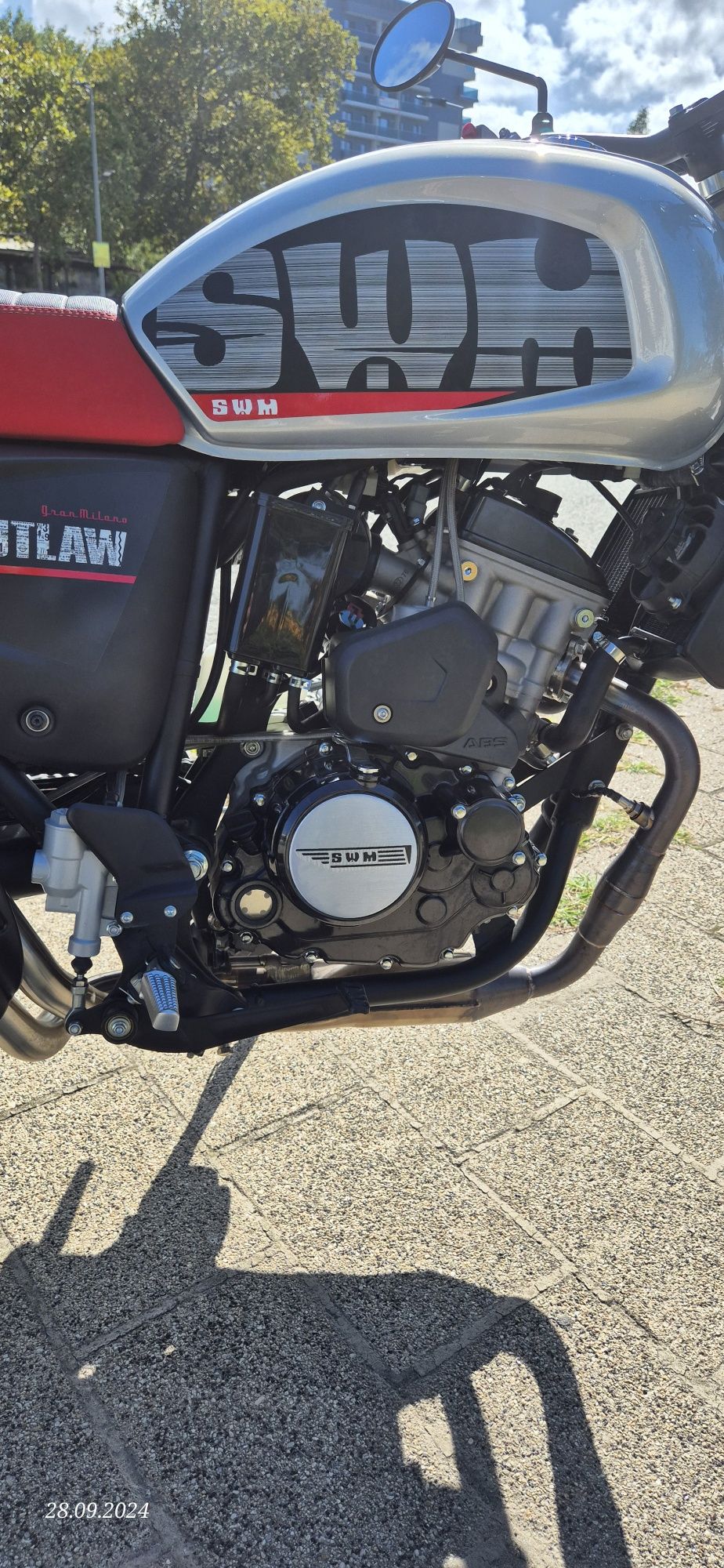 Vand motocicleta SWM Outlaw A1 125cc ABS 11kw/15cp ca noua in garantie