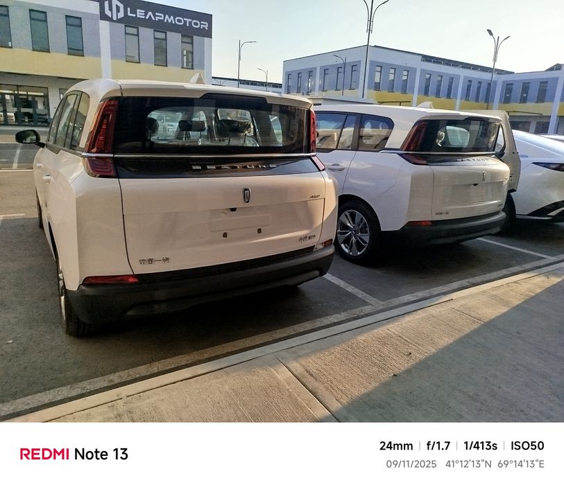 Bestune oilaviy yangi avtomobil